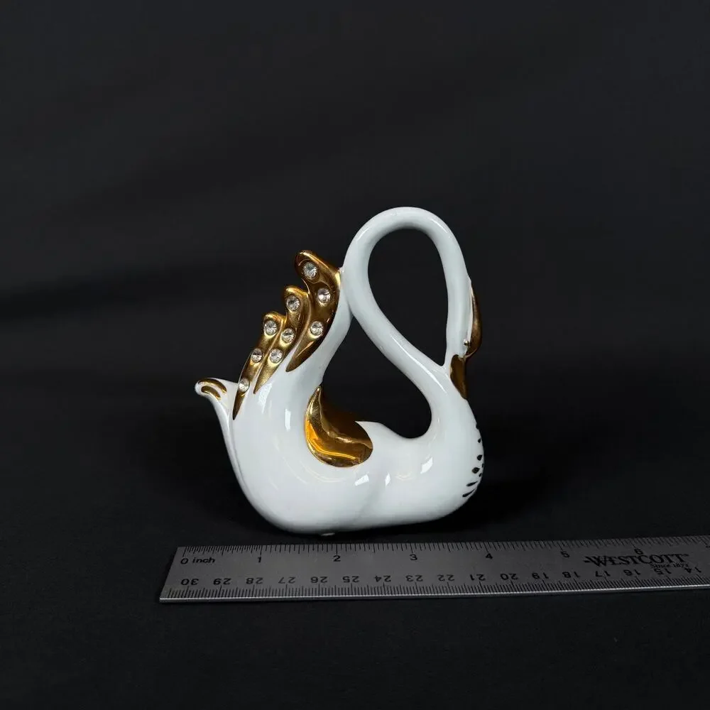 Capodimonte italy swan